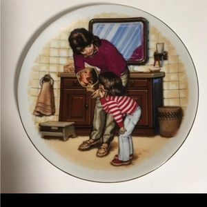 Avon VTG PLATE 5” Special memories by Tom Newsom 1986 Porcelain 22K gold trim